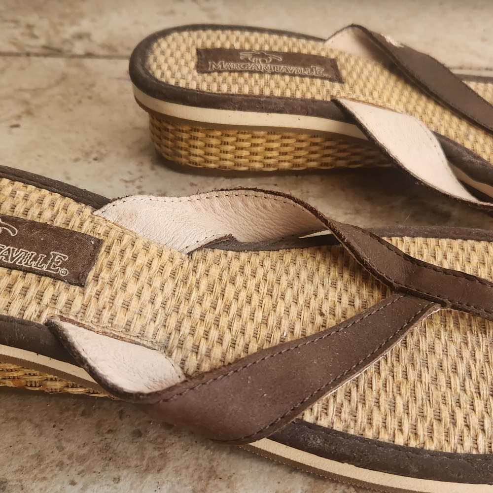 New ladies size 8 brown Flip Flops Margaritaville